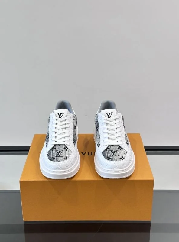 Stretchable Louis Vuitton Low Shoes 32761