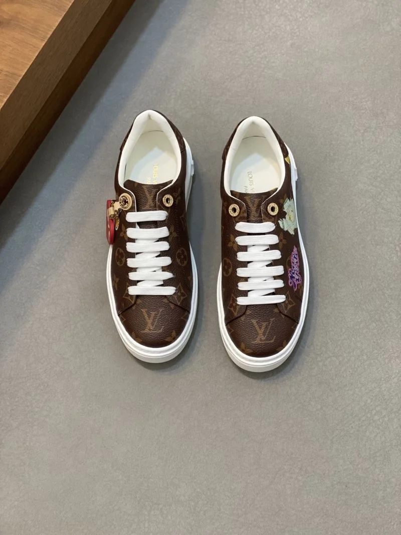 Versatile Louis Vuitton Low Shoes 32776