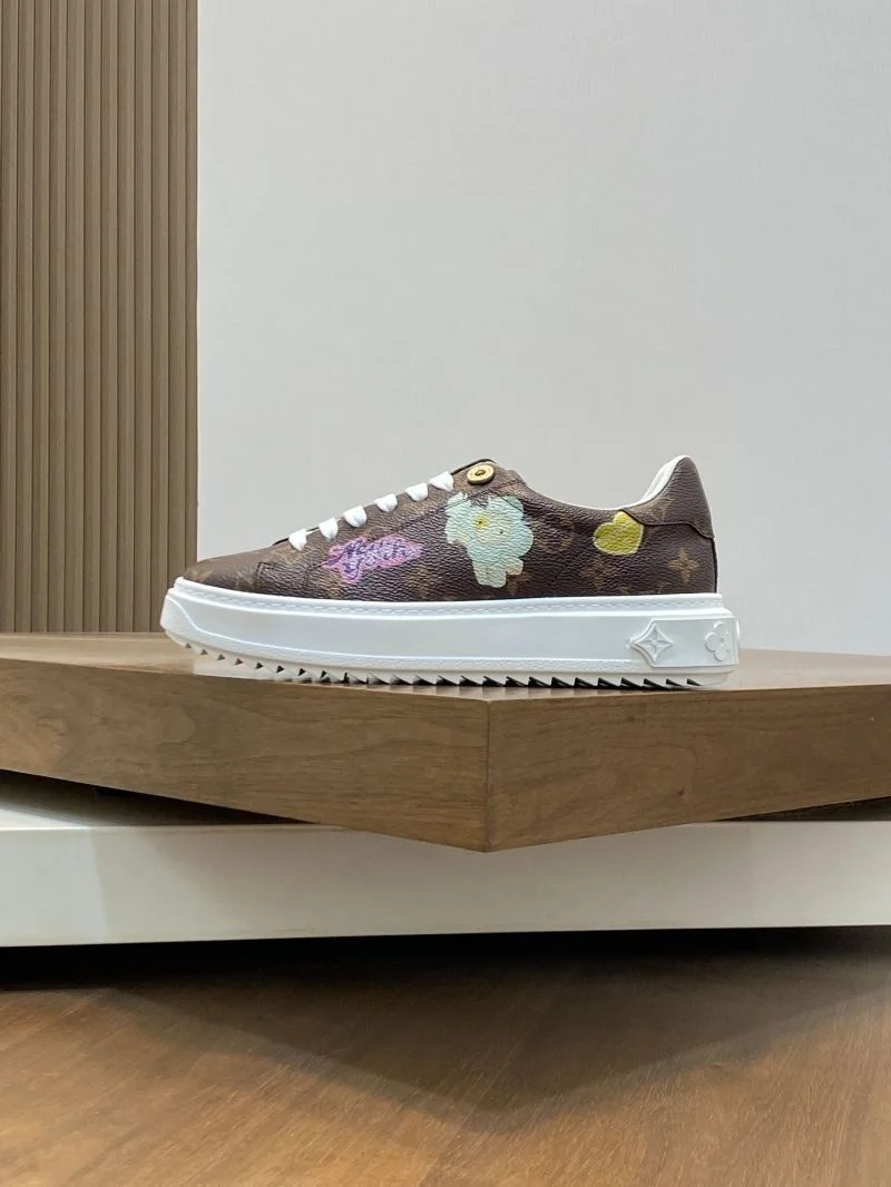 Versatile Louis Vuitton Low Shoes 32776