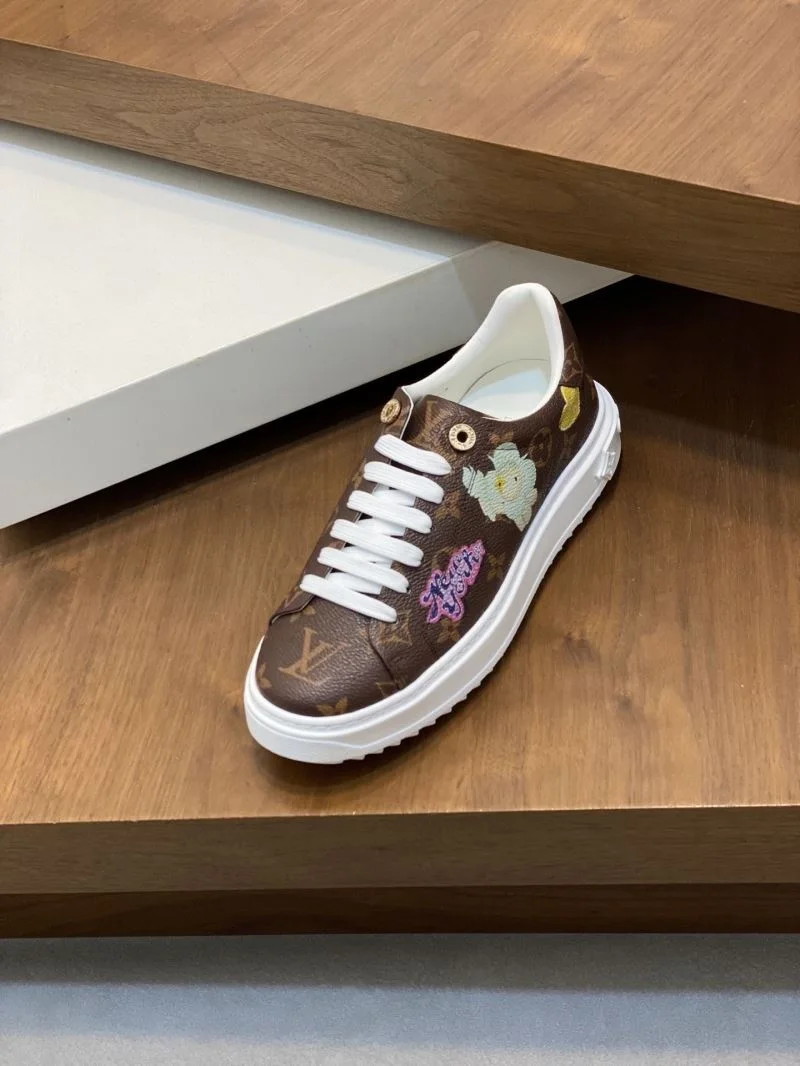 Versatile Louis Vuitton Low Shoes 32776