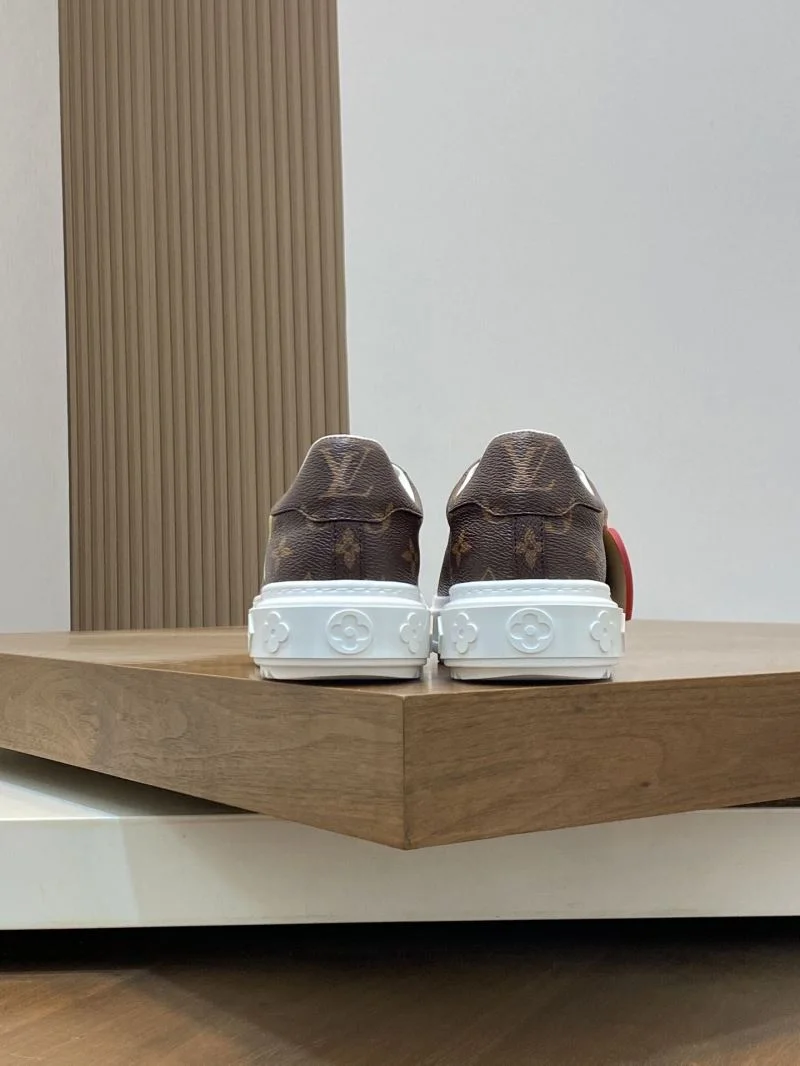 Versatile Louis Vuitton Low Shoes 32776