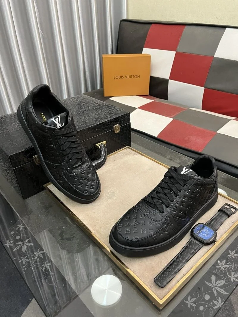 Cozy Louis Vuitton Low Shoes 32772