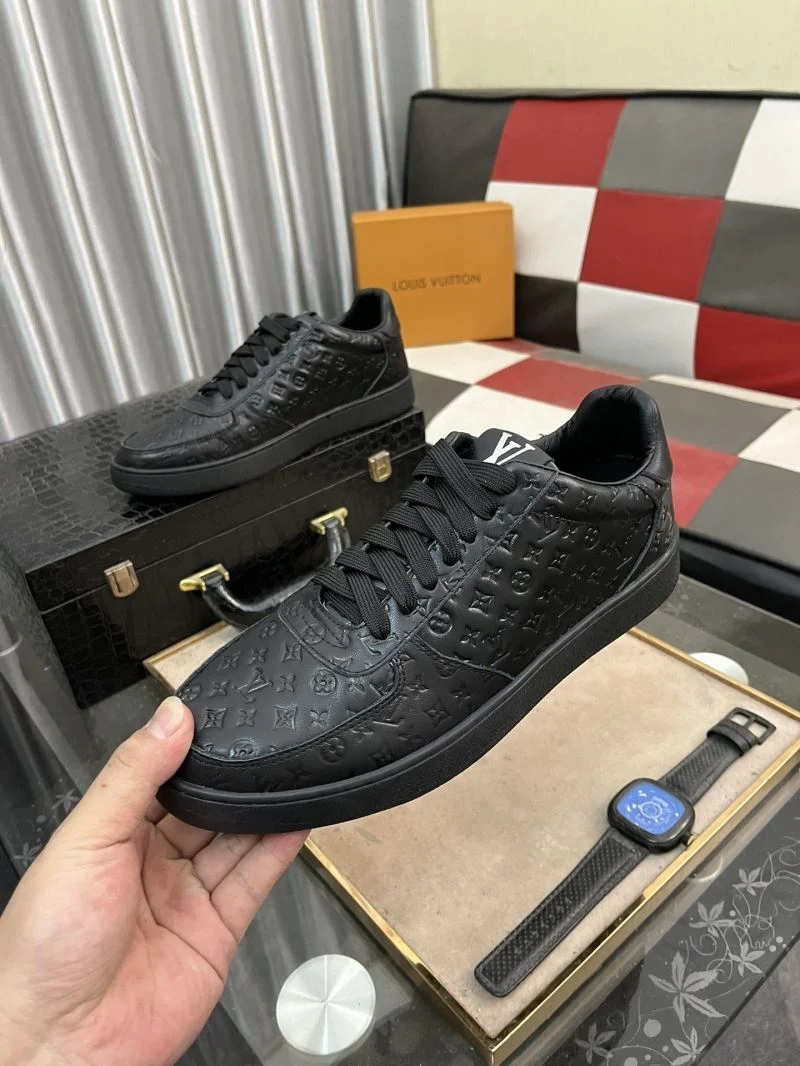 Cozy Louis Vuitton Low Shoes 32772