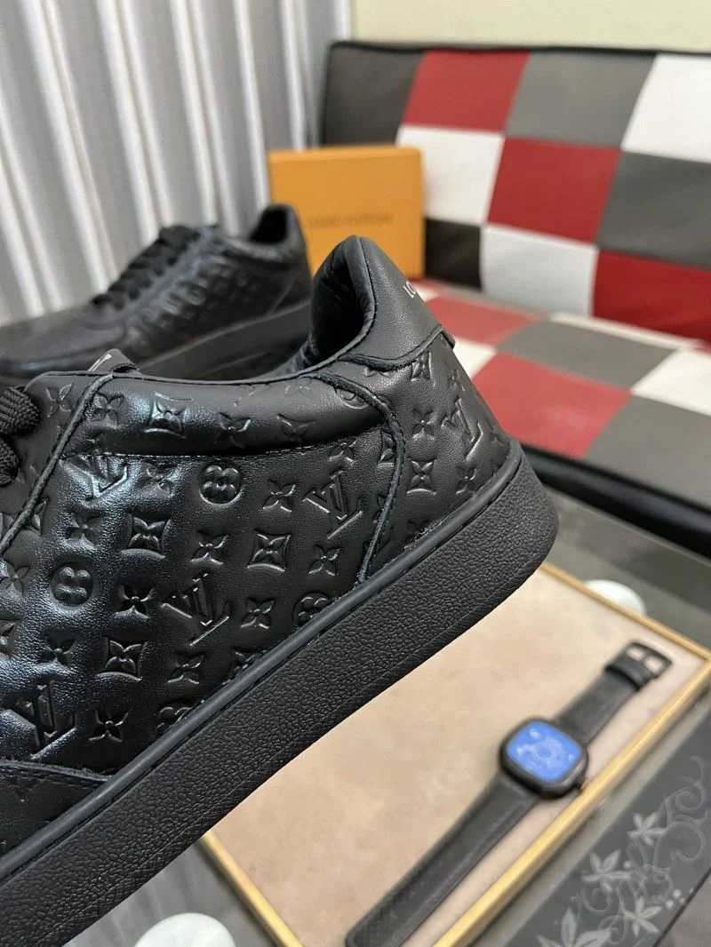 Cozy Louis Vuitton Low Shoes 32772
