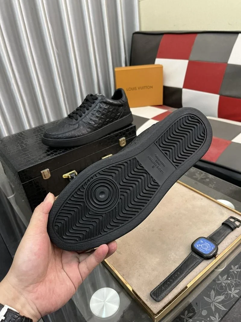 Cozy Louis Vuitton Low Shoes 32772