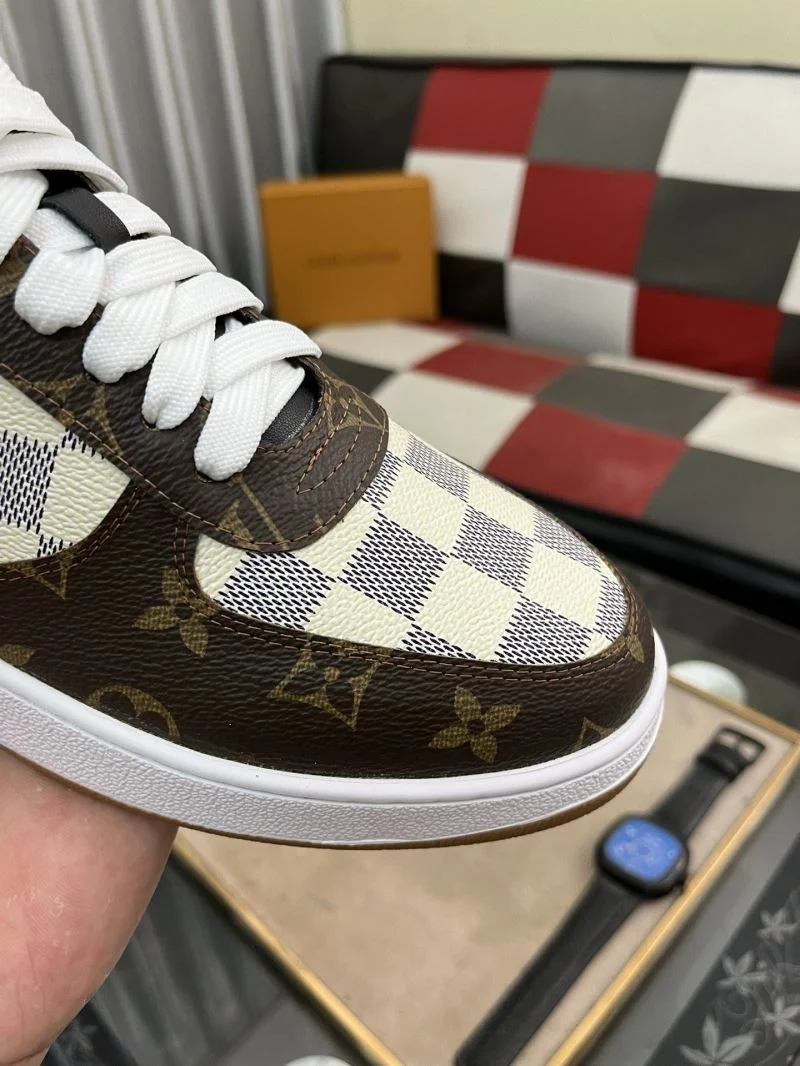 Functional Louis Vuitton Low Shoes 32764