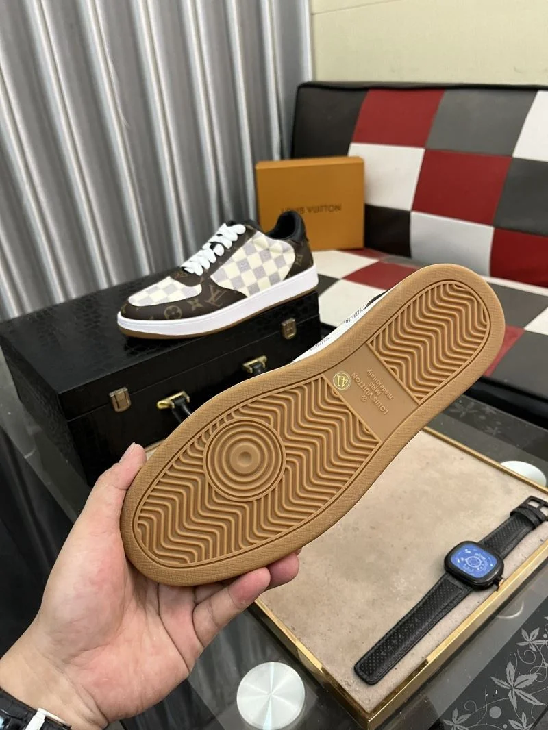 Functional Louis Vuitton Low Shoes 32764