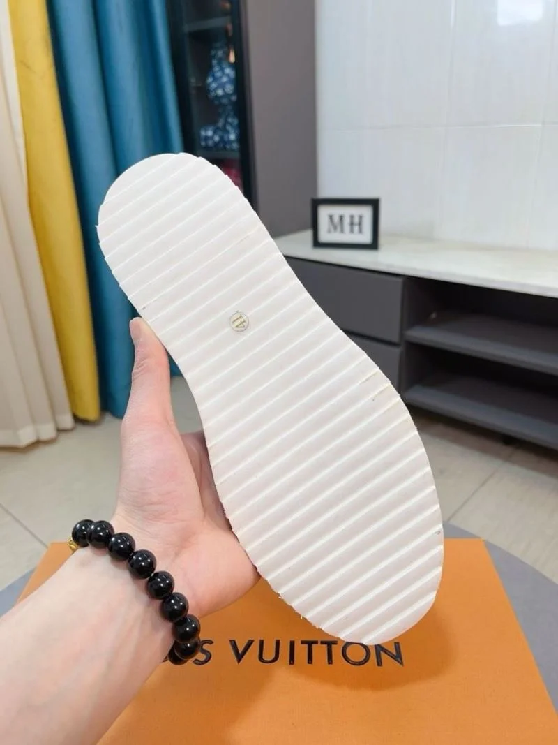 Elegant Louis Vuitton Low Shoes 32771