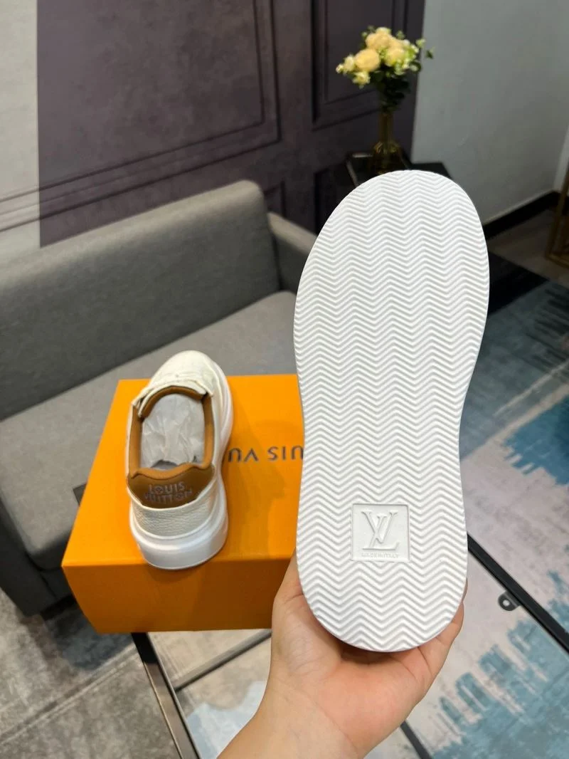 Seasonal Louis Vuitton Low Shoes 32770