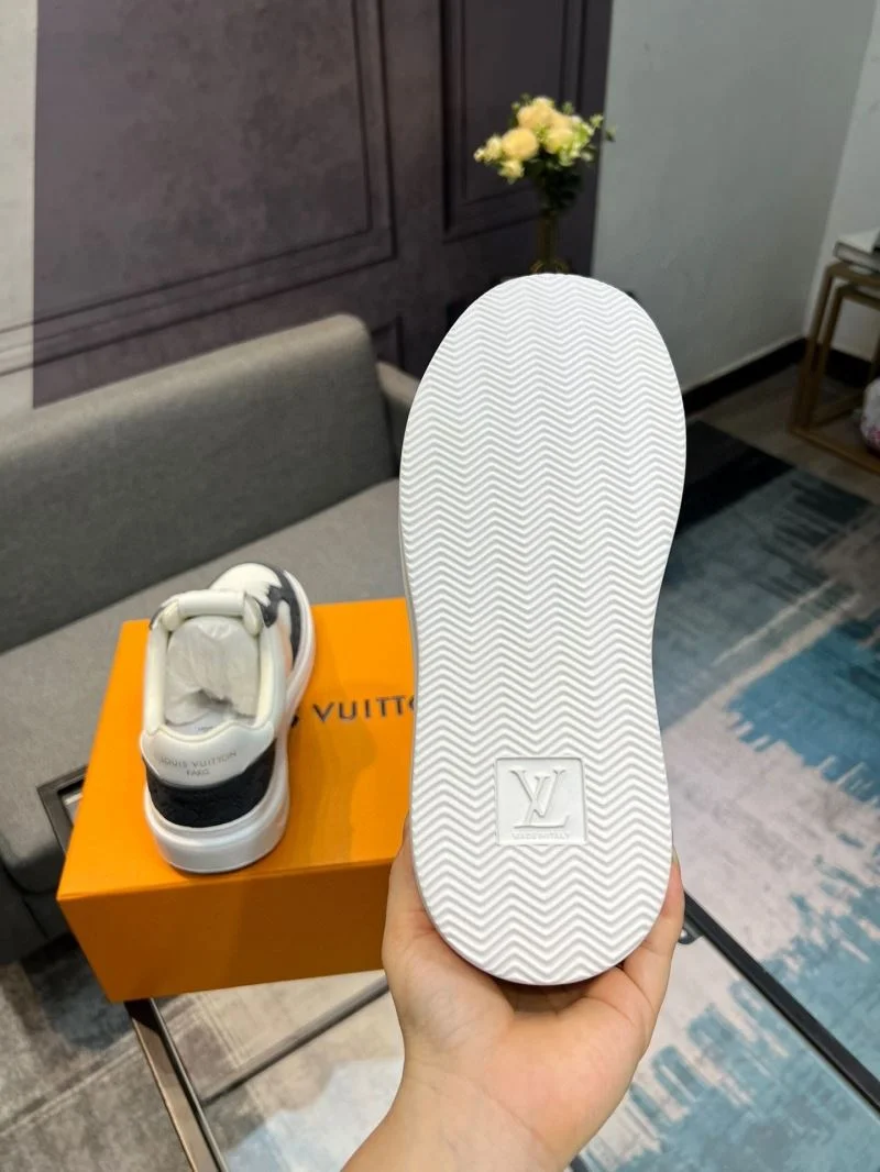 Stretchable Louis Vuitton Low Shoes 32759