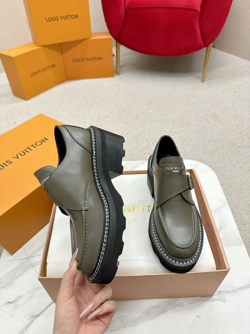Louis Vuitton Low Shoes Tailored 33342