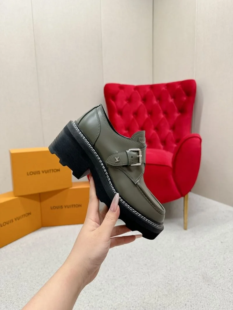 Louis Vuitton Low Shoes Tailored 33342