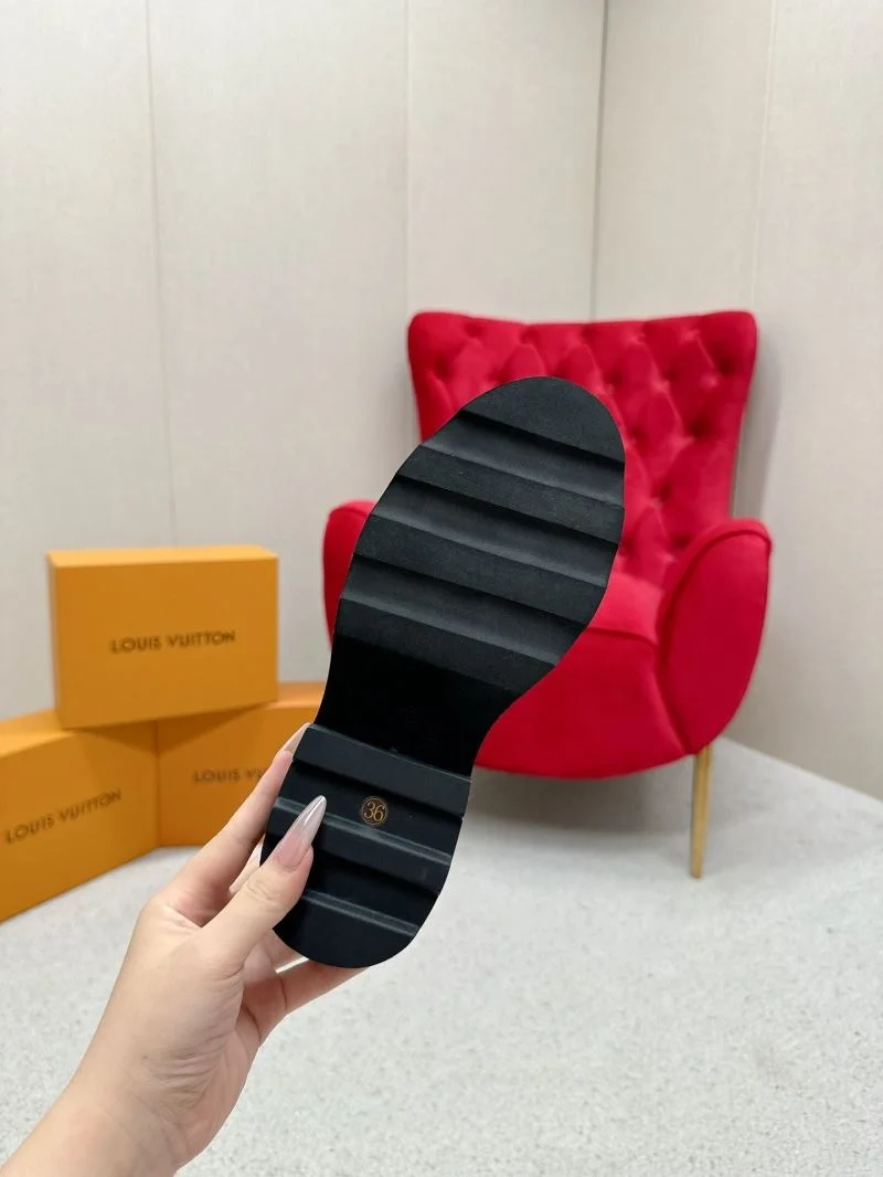 Louis Vuitton Low Shoes Tailored 33342