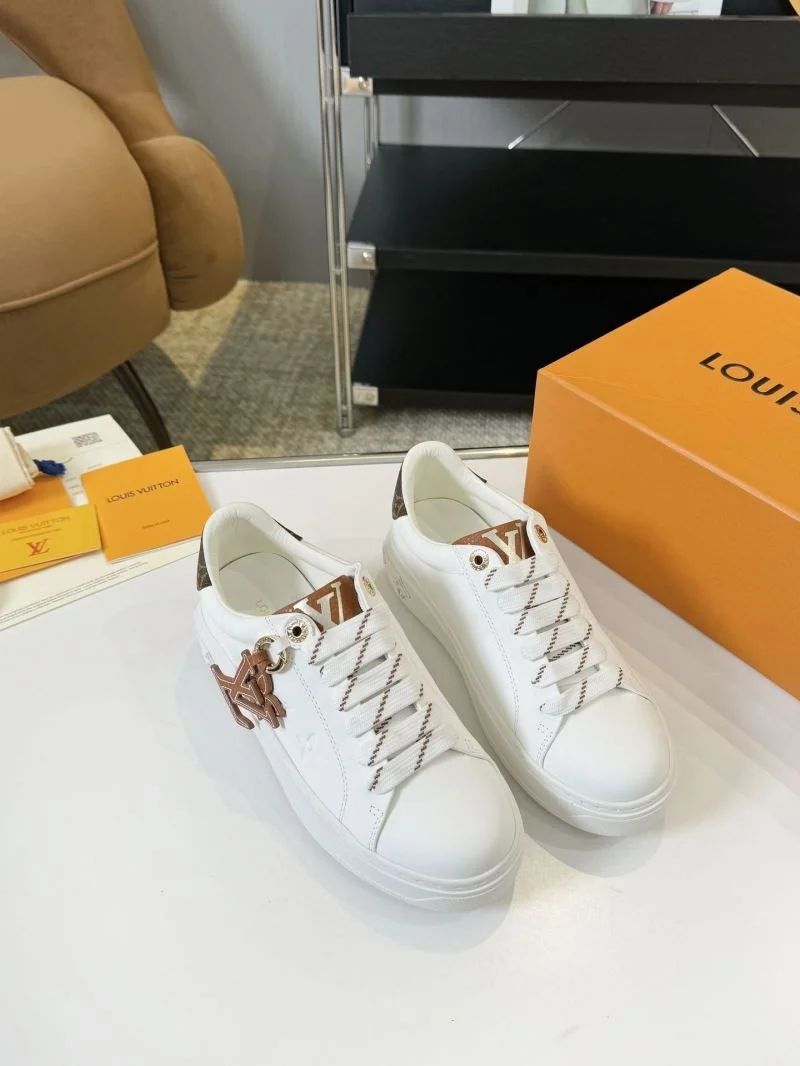 UrbanChic Louis Vuitton Low Shoes 33332