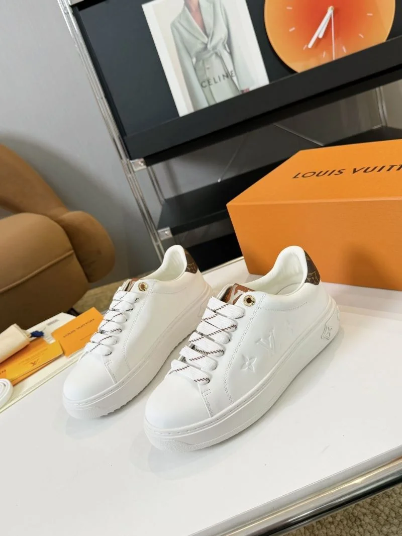 UrbanChic Louis Vuitton Low Shoes 33332
