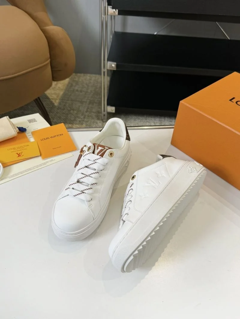 UrbanChic Louis Vuitton Low Shoes 33332