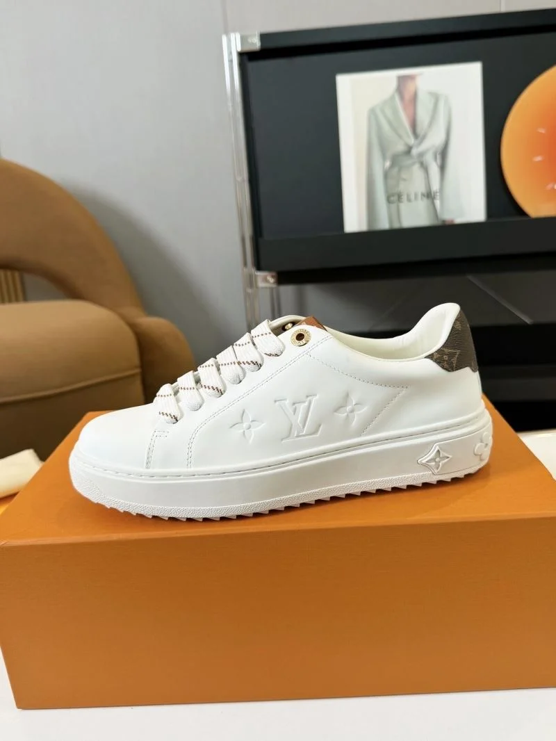 UrbanChic Louis Vuitton Low Shoes 33332