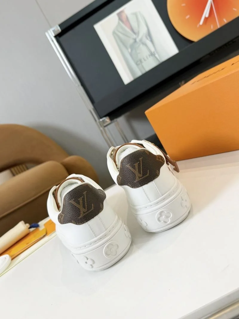 UrbanChic Louis Vuitton Low Shoes 33332