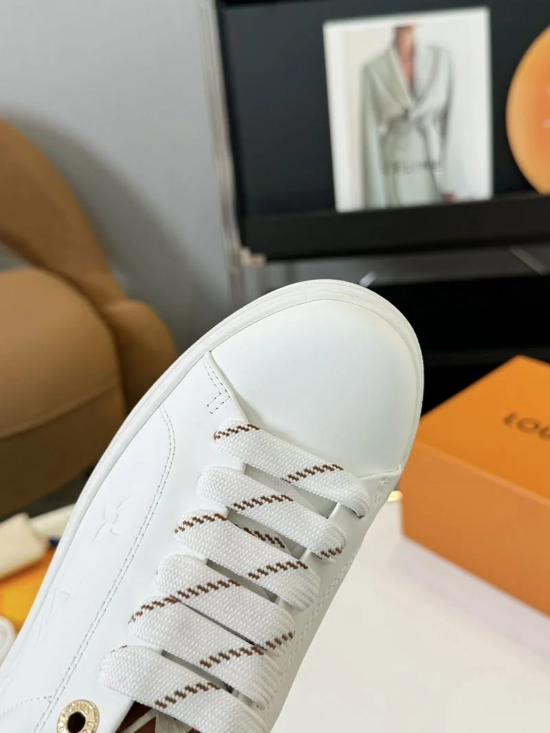 UrbanChic Louis Vuitton Low Shoes 33332