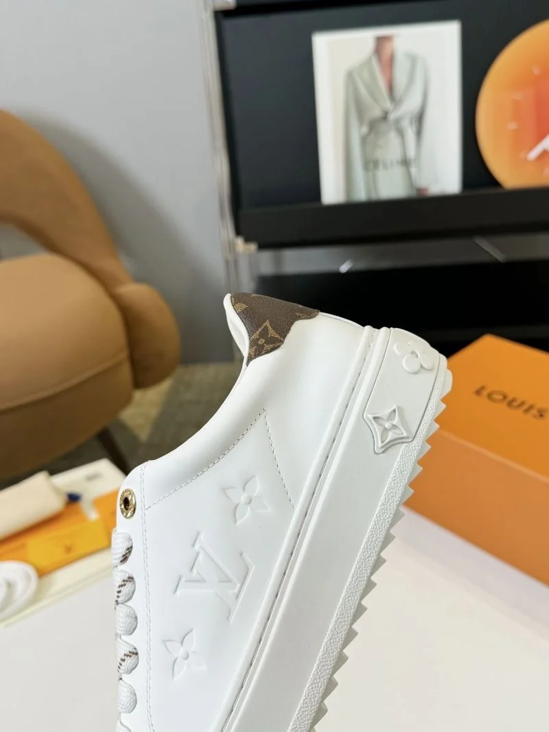 UrbanChic Louis Vuitton Low Shoes 33332