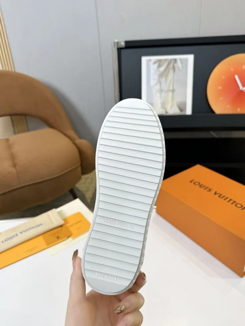 Louis Vuitton Low Shoes Refined 33338