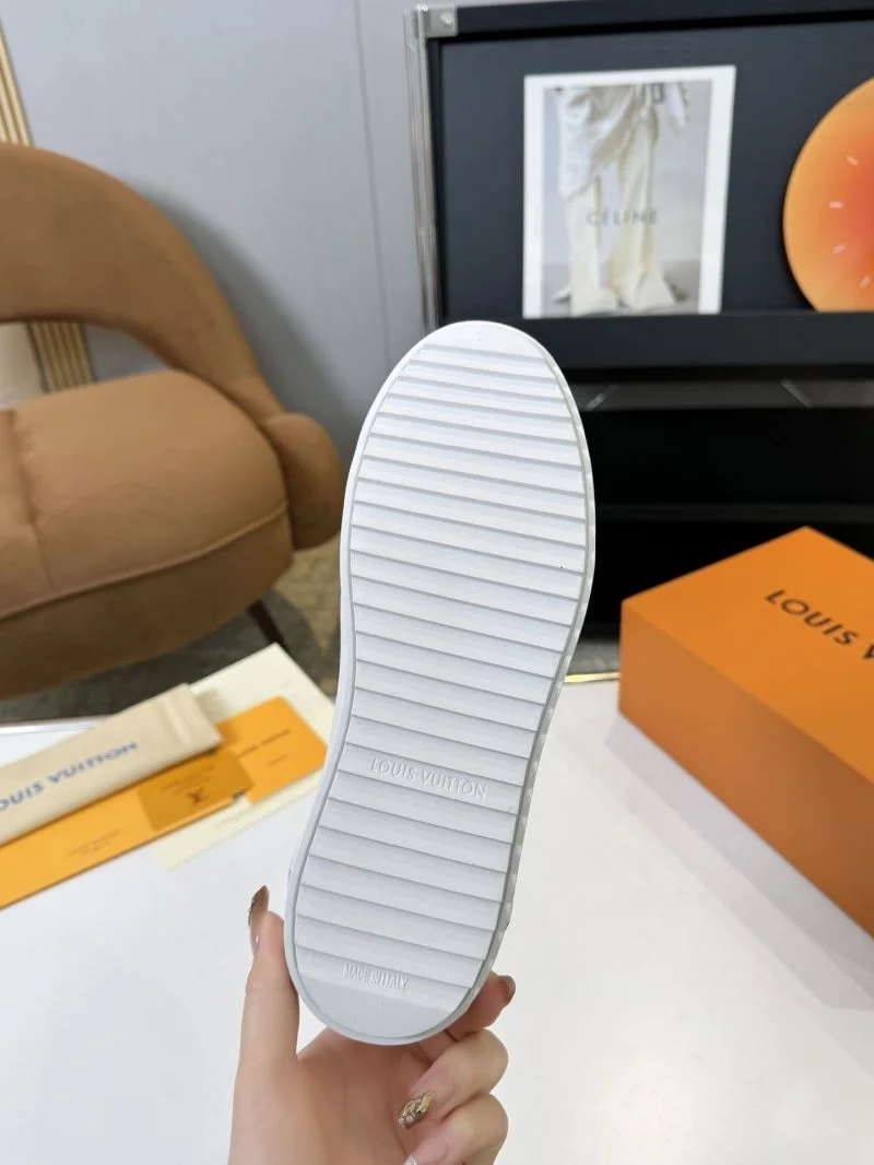 Stretchable Louis Vuitton Low Shoes 33326