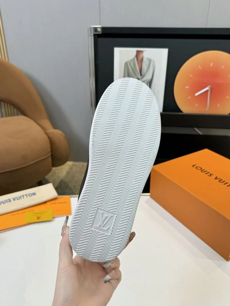Louis Vuitton Low Shoes Seasonal 33330
