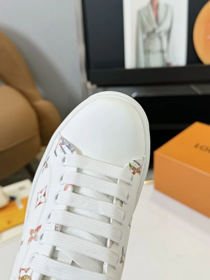 Durable Louis Vuitton Low Shoes 33320