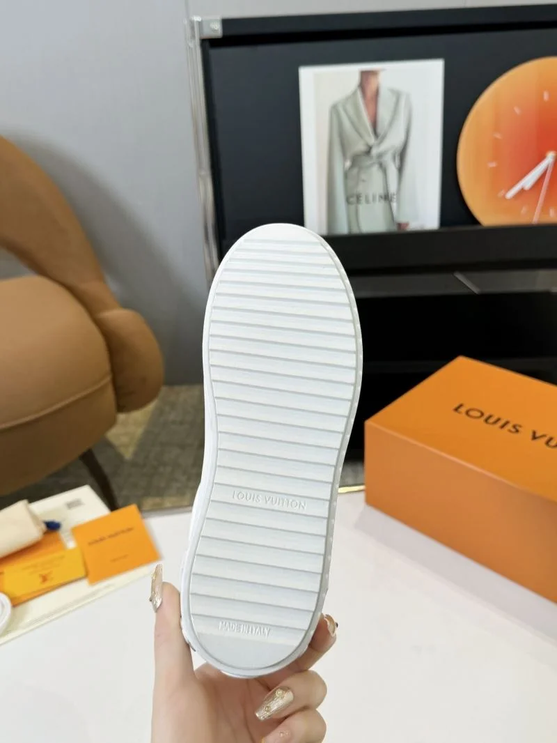 Durable Louis Vuitton Low Shoes 33320