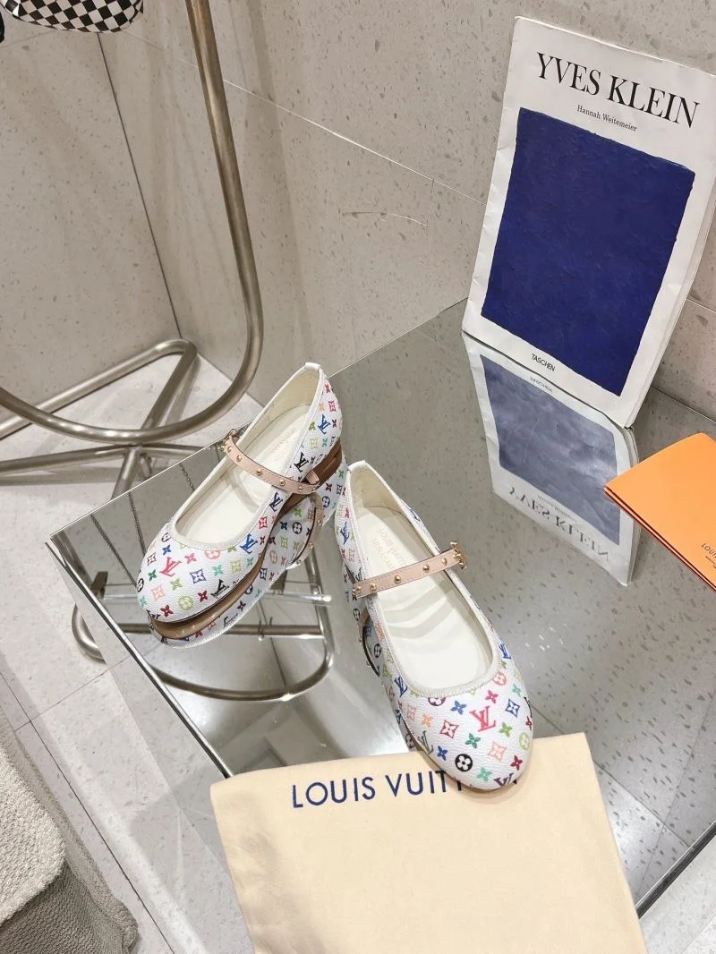 Louis Vuitton Low Shoes ComfortFit 33318