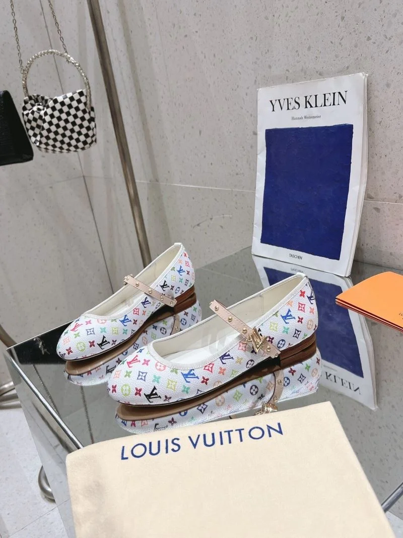 Louis Vuitton Low Shoes ComfortFit 33318