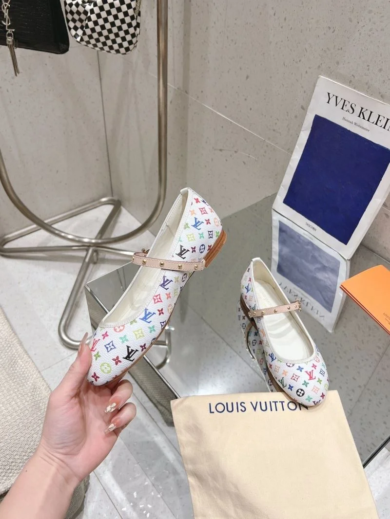 Louis Vuitton Low Shoes ComfortFit 33318