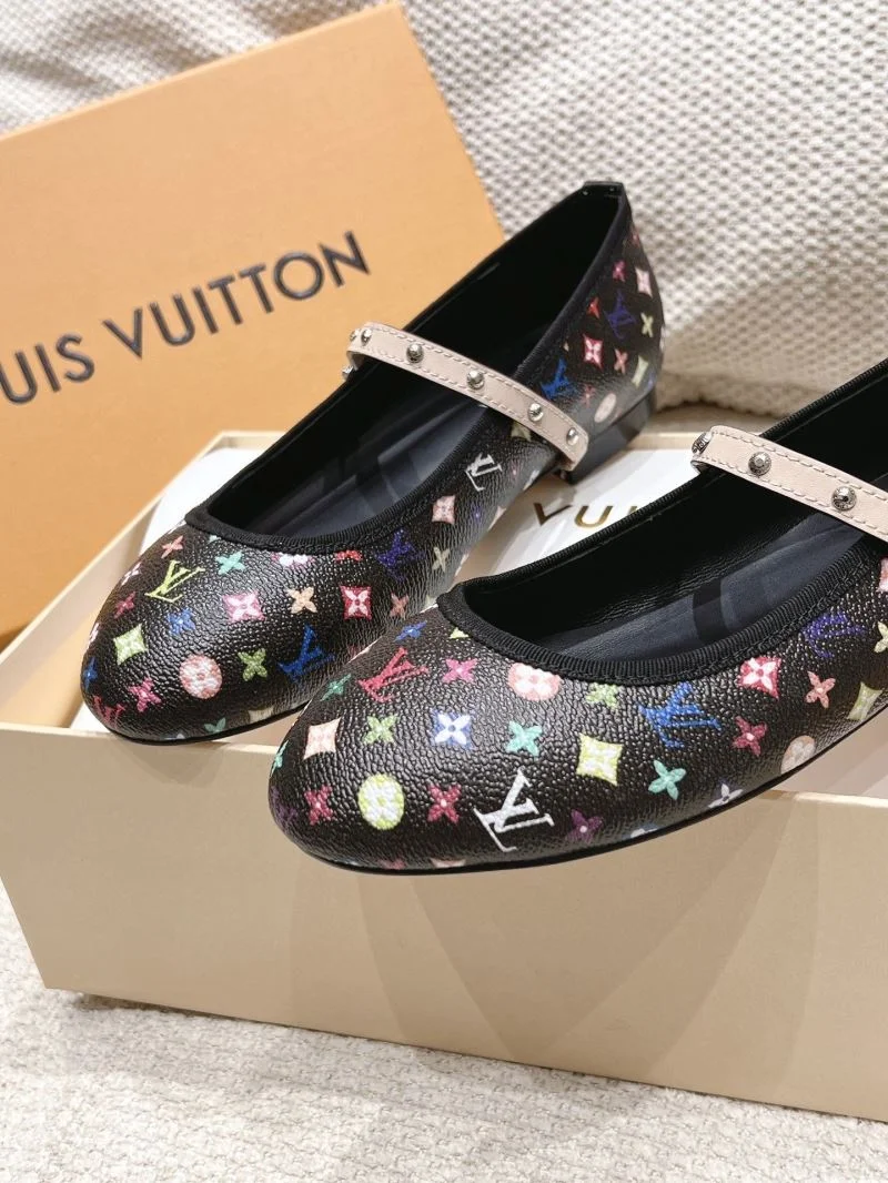 ZipUp Louis Vuitton Low Shoes 33317