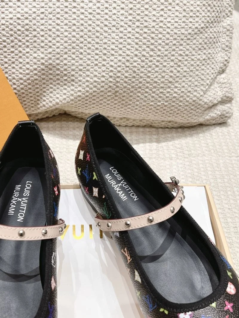 ZipUp Louis Vuitton Low Shoes 33317