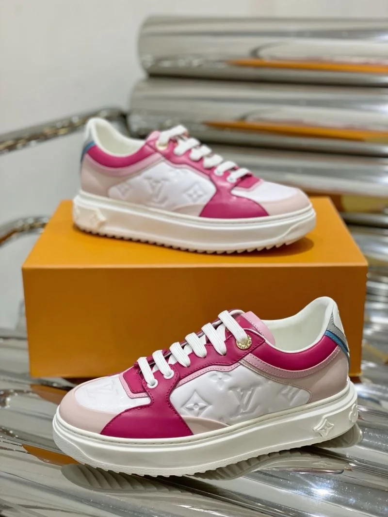 Compact Louis Vuitton Low Shoes 31221