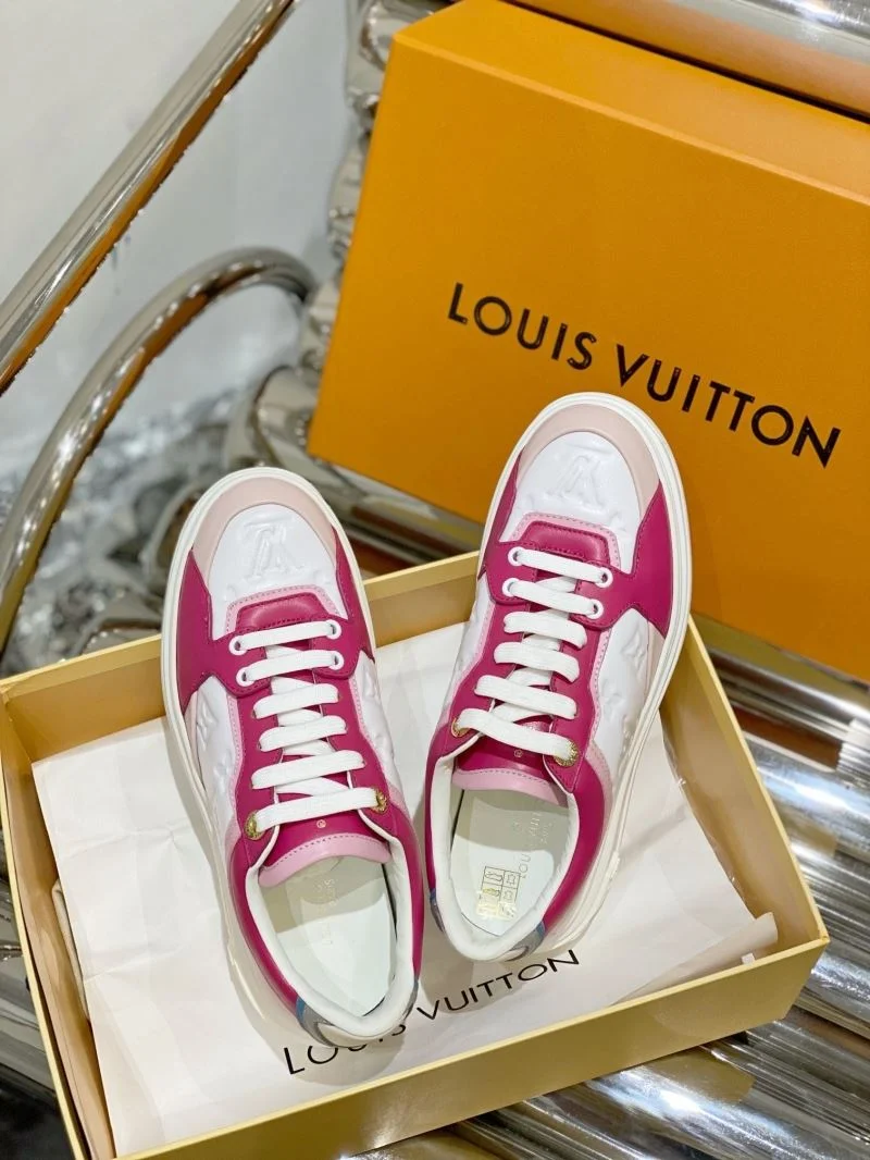 Compact Louis Vuitton Low Shoes 31221