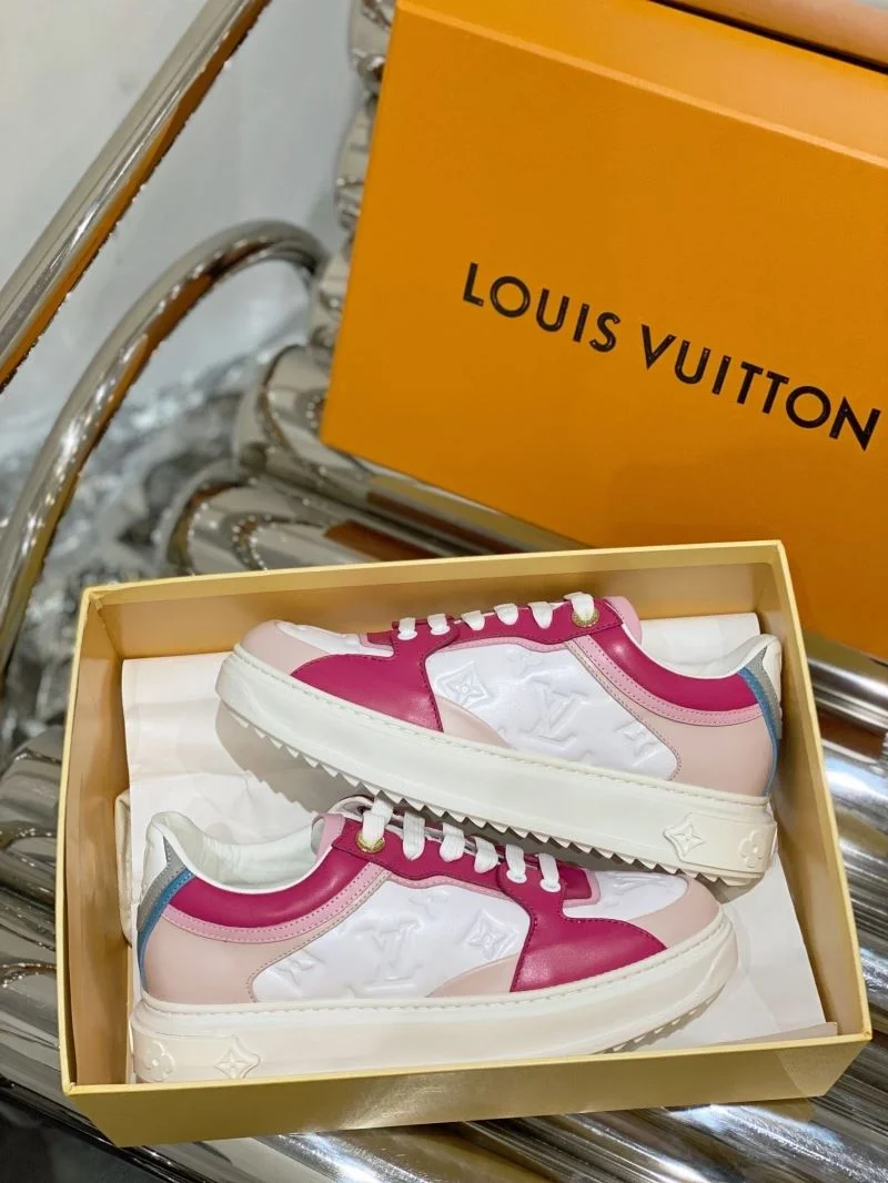 Compact Louis Vuitton Low Shoes 31221