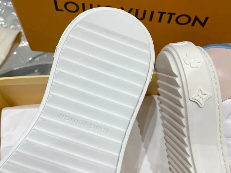 Compact Louis Vuitton Low Shoes 31221