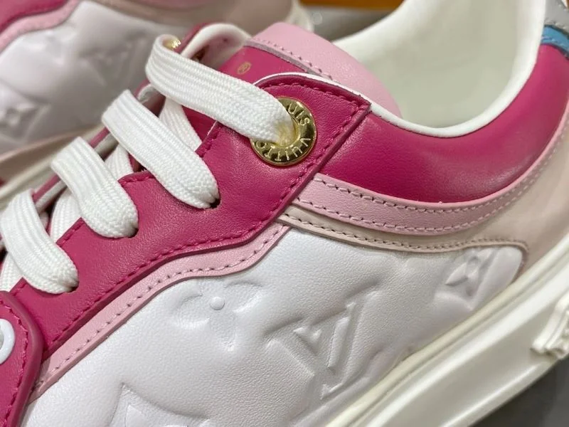 Compact Louis Vuitton Low Shoes 31221