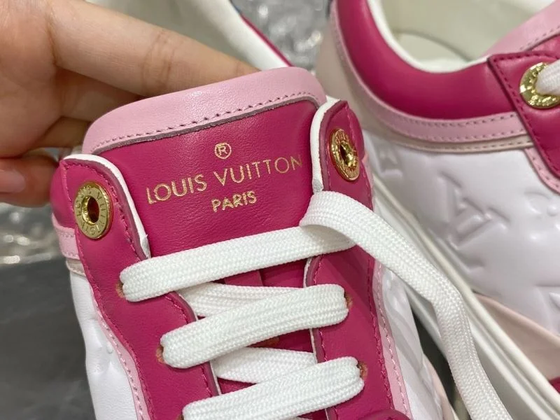 Compact Louis Vuitton Low Shoes 31221