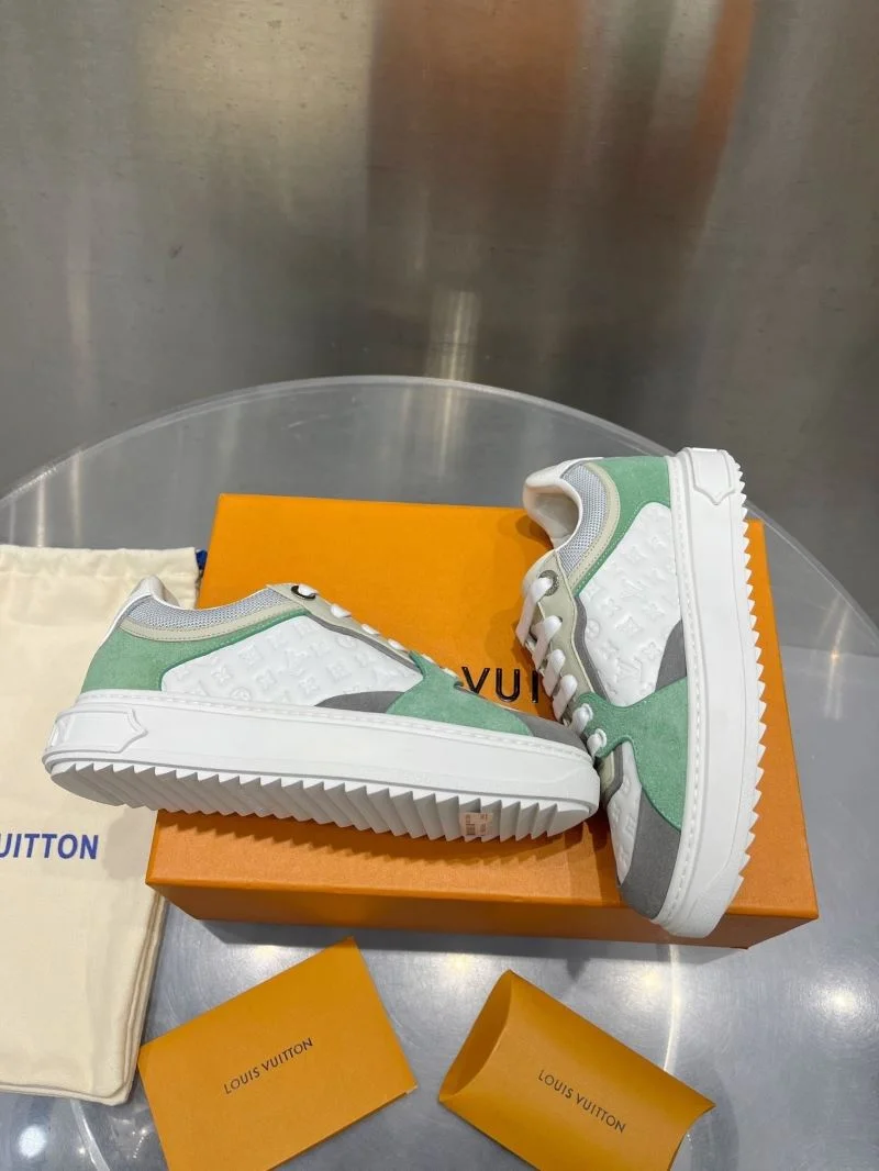 Louis Vuitton Low Shoes Stylish 31213