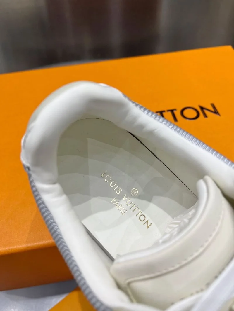 Louis Vuitton Low Shoes Stylish 31213
