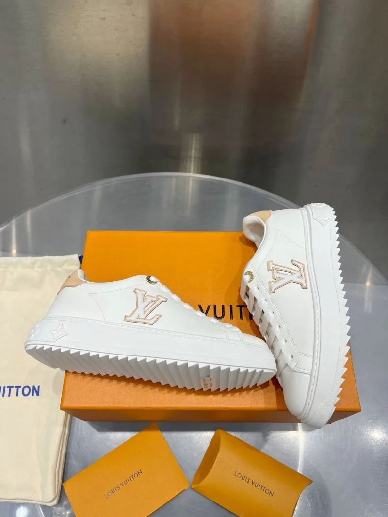 Sleek Louis Vuitton Low Shoes 31220