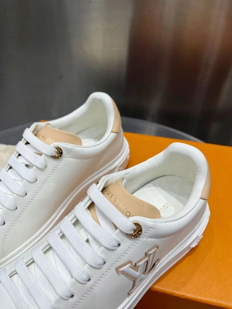 Sleek Louis Vuitton Low Shoes 31220