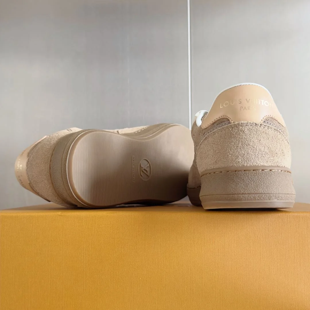 Minimalist Louis Vuitton Low Shoes 31197