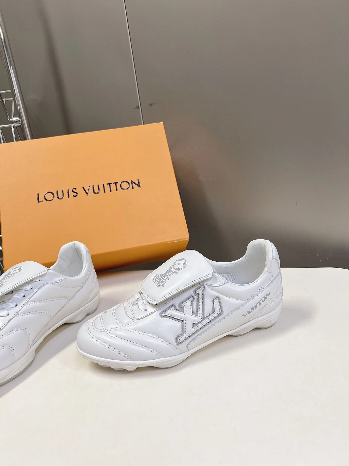 Louis Vuitton Low Shoes Snug 31226