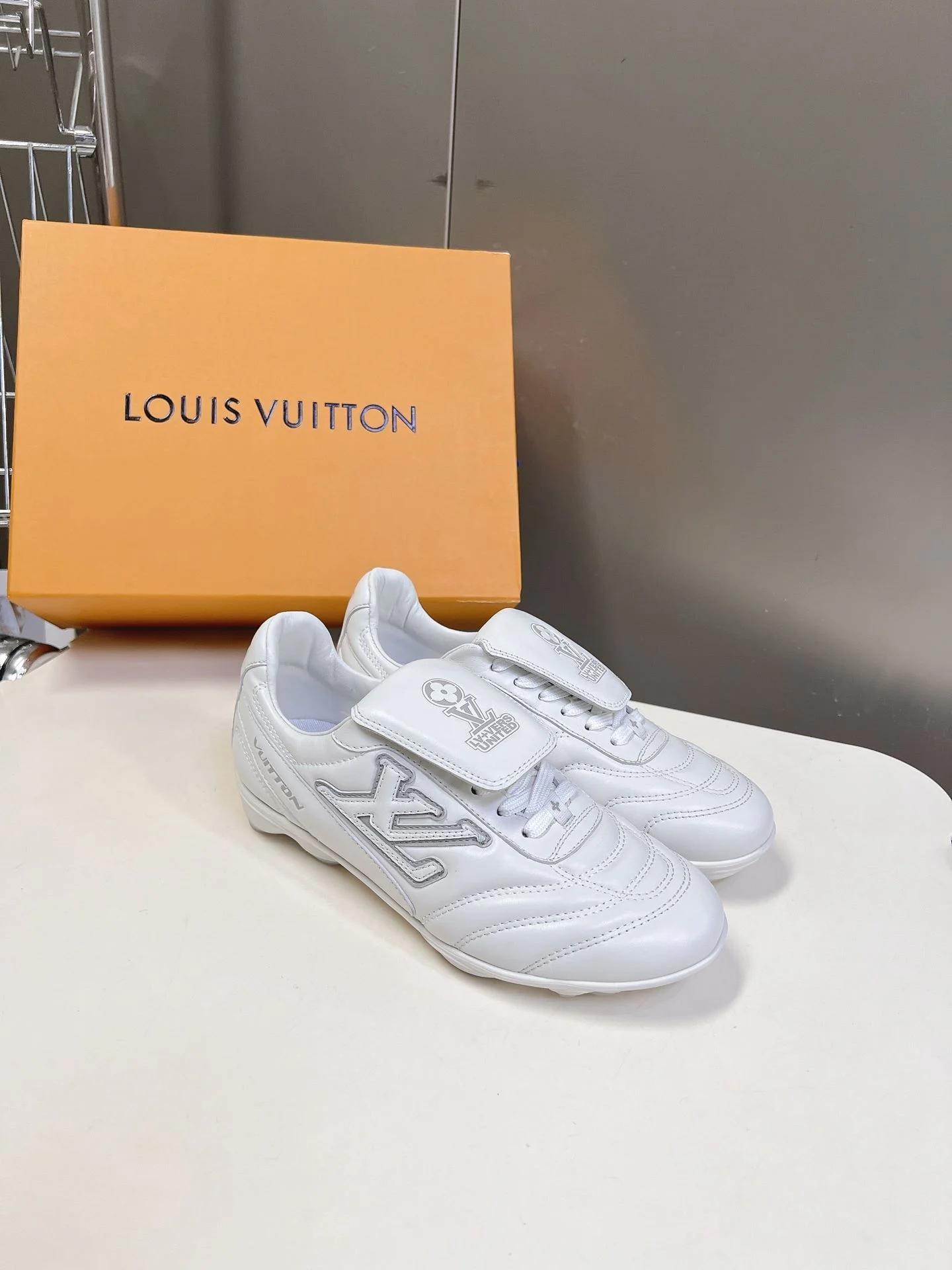 Louis Vuitton Low Shoes Snug 31226