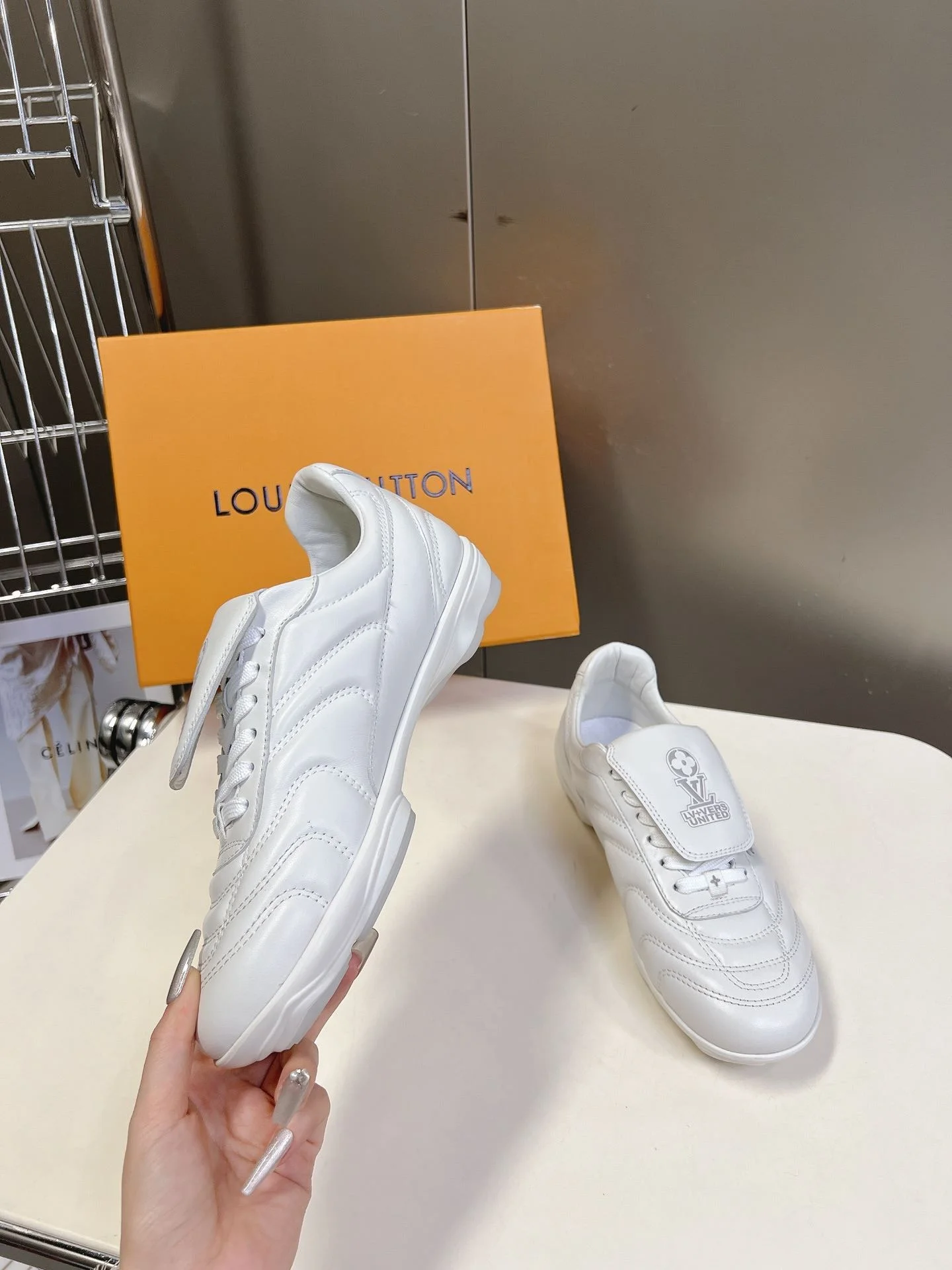 Louis Vuitton Low Shoes Snug 31226