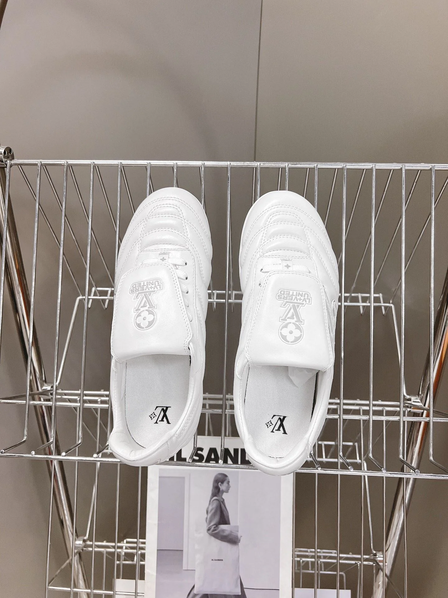 Louis Vuitton Low Shoes Snug 31226