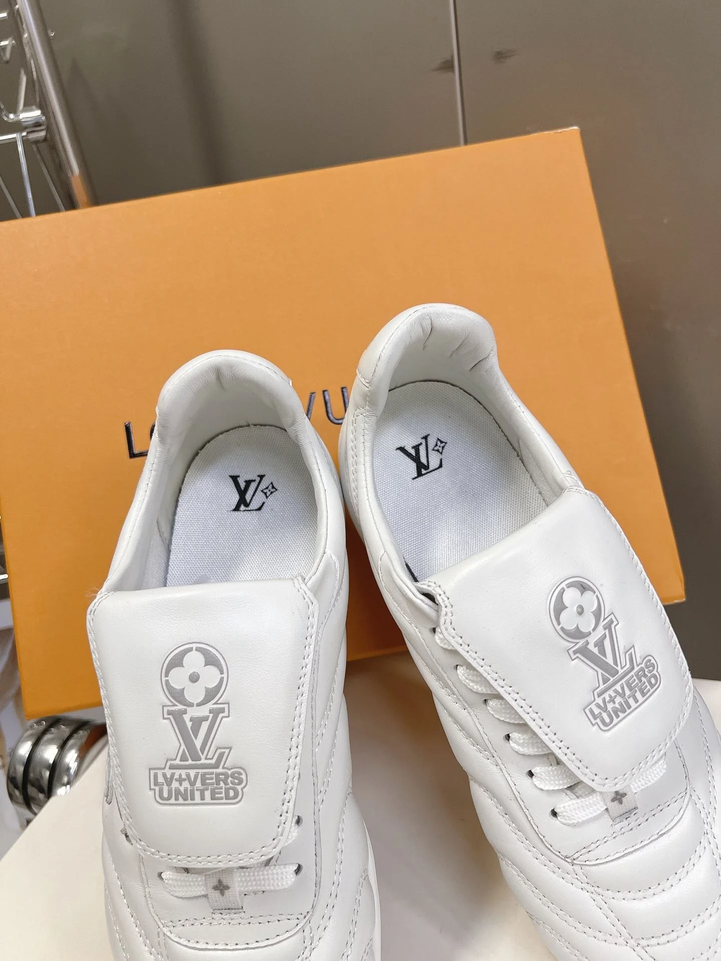 Louis Vuitton Low Shoes Snug 31226